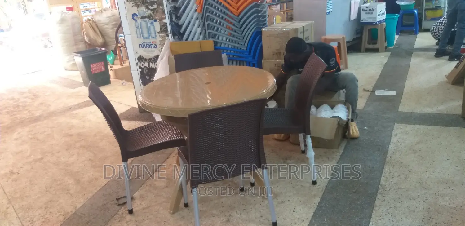 Steel Leg Chair With Atable
