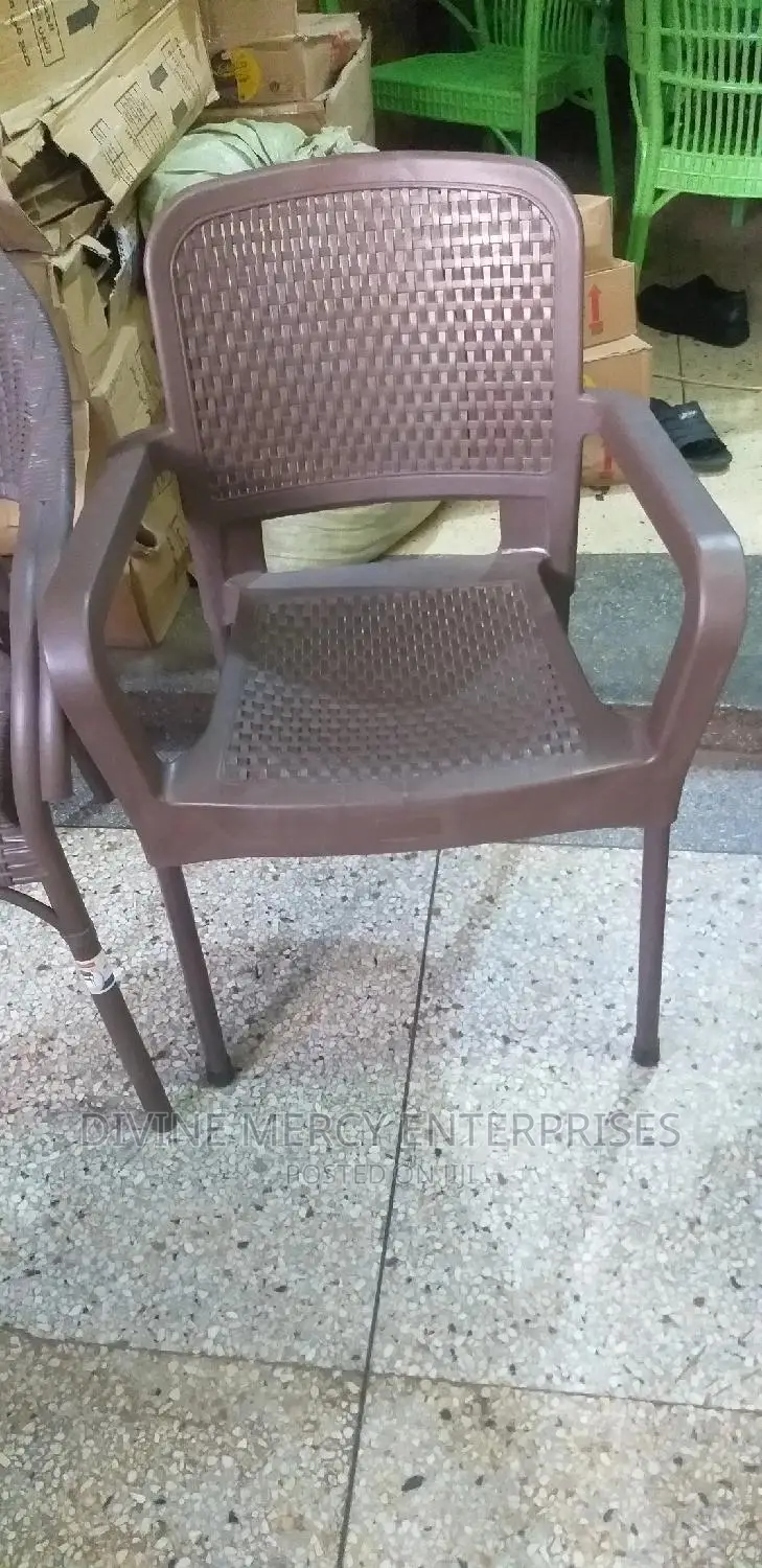 High Quality Armed Chair