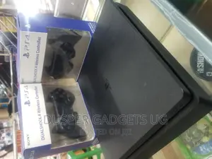 Ps4 Slim With 2 Games and 2 Controllers