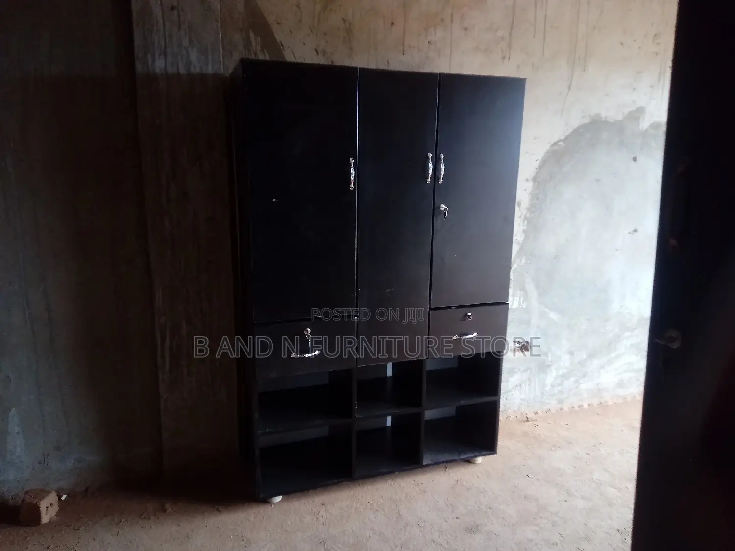 Excellent Wardrobe in 120 by 180 by 40cms