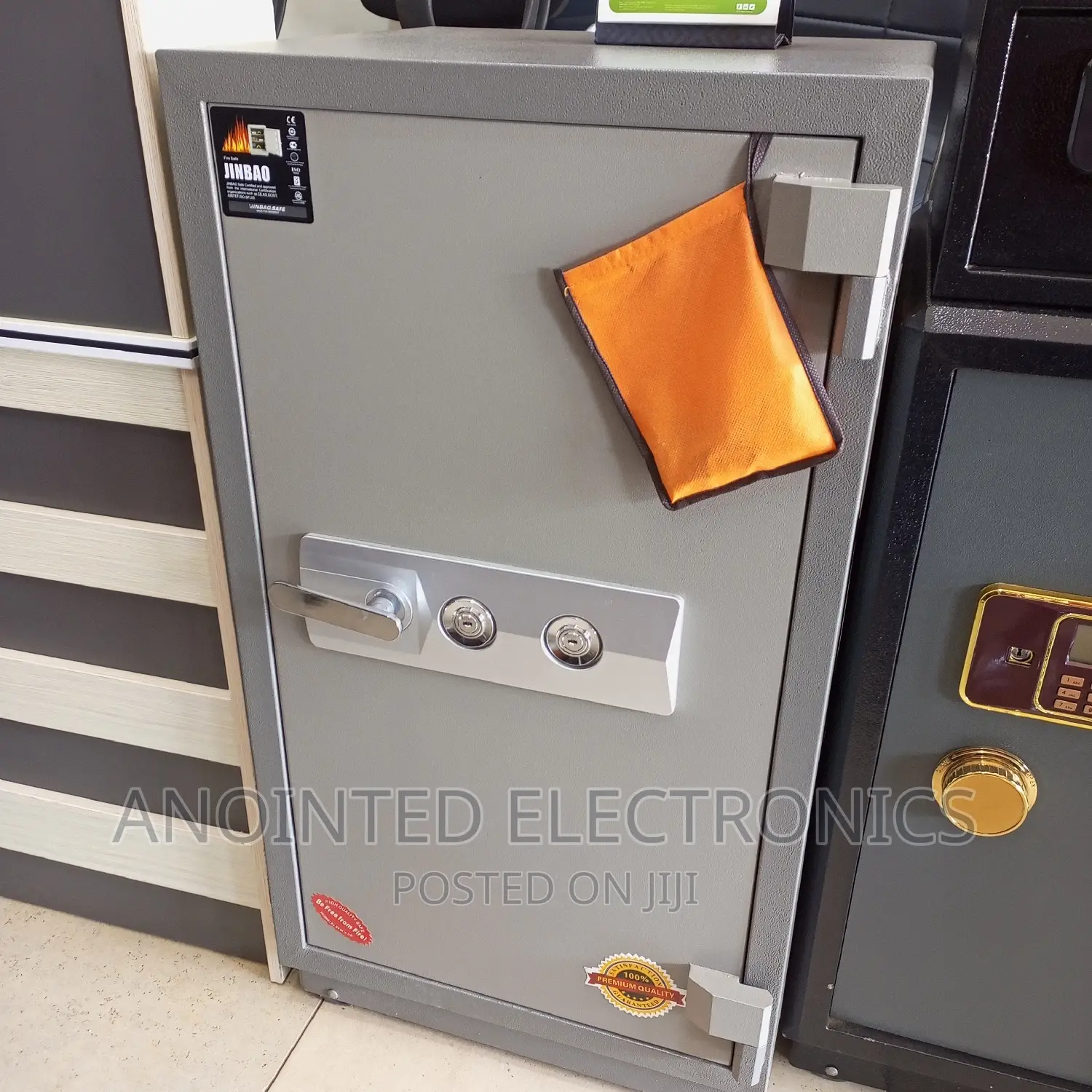 Manual Safe With A Two Keys