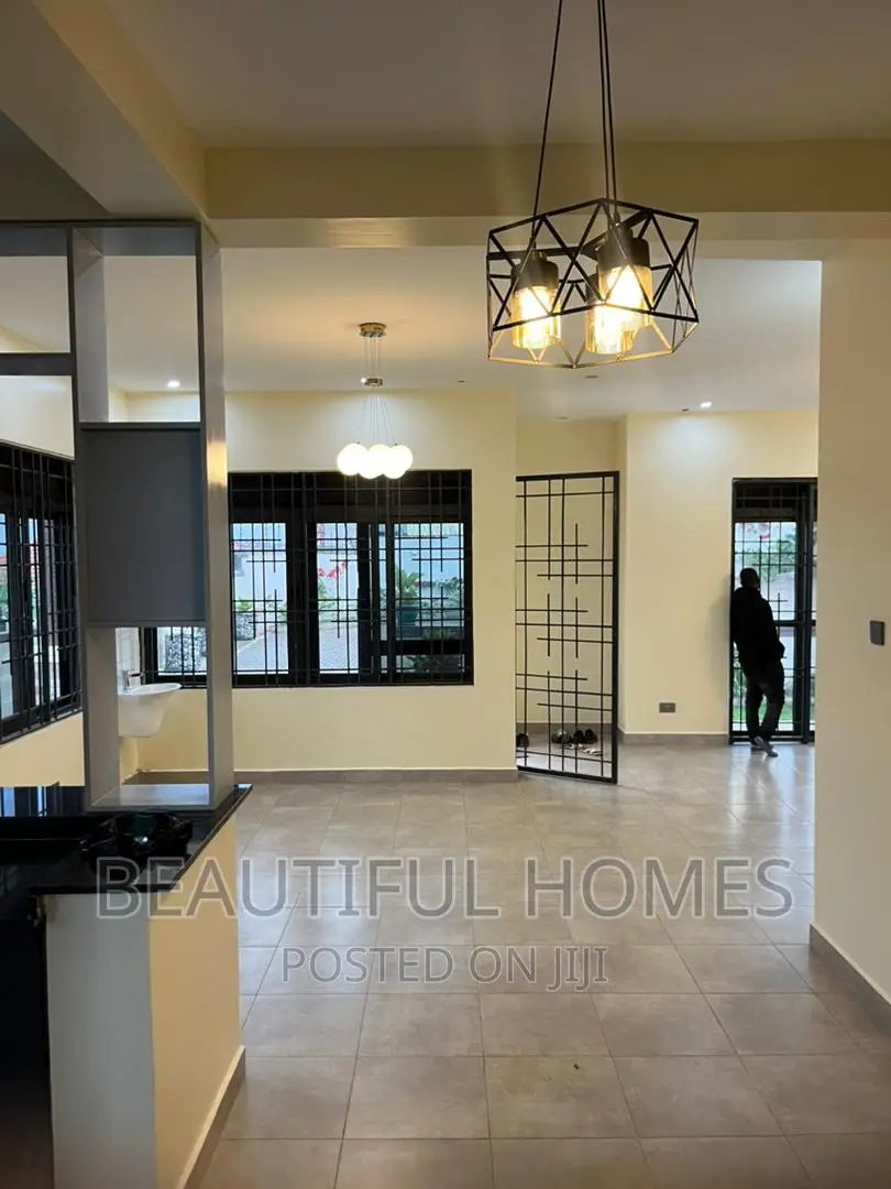 Furnished 6bdrm Duplex in Bwebajja Entebbe, Makindye for sale