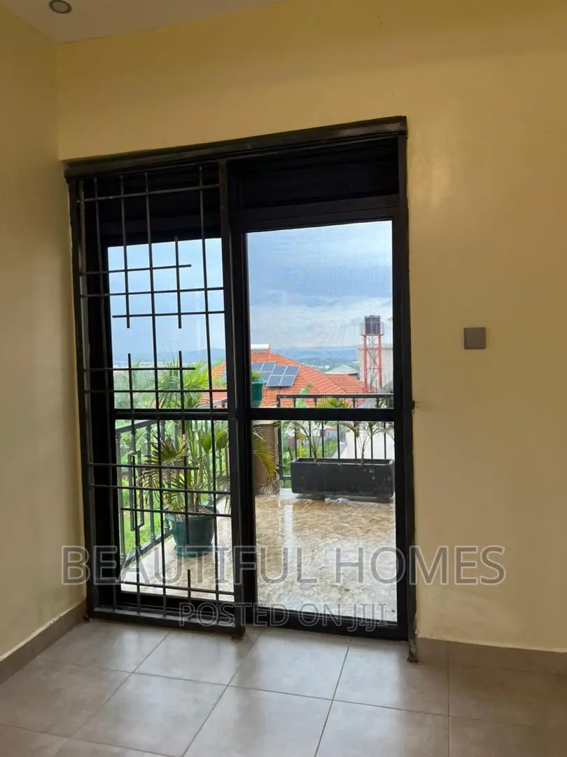Furnished 6bdrm House in Bwebajja Corporate, Central Division for sale