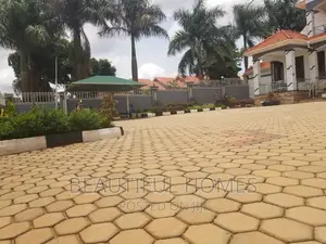 Furnished 5bdrm Mansion in Kajjansi Lake View, Central Division