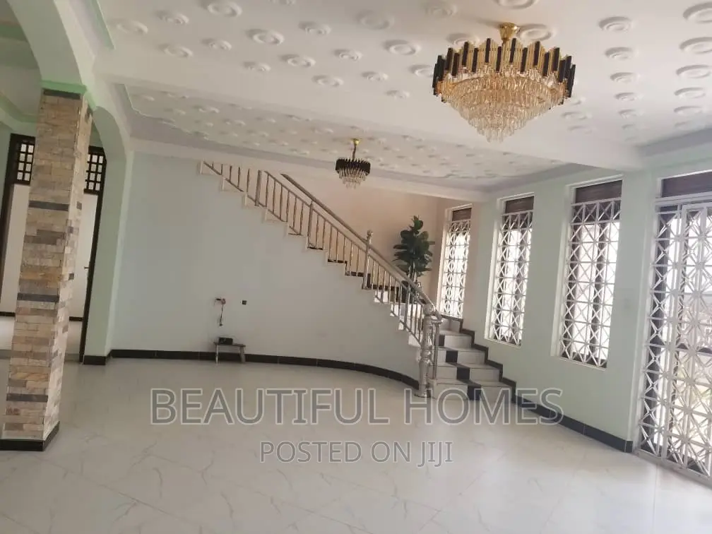 Furnished 5bdrm Mansion in Kajjansi Lake View, Central Division
