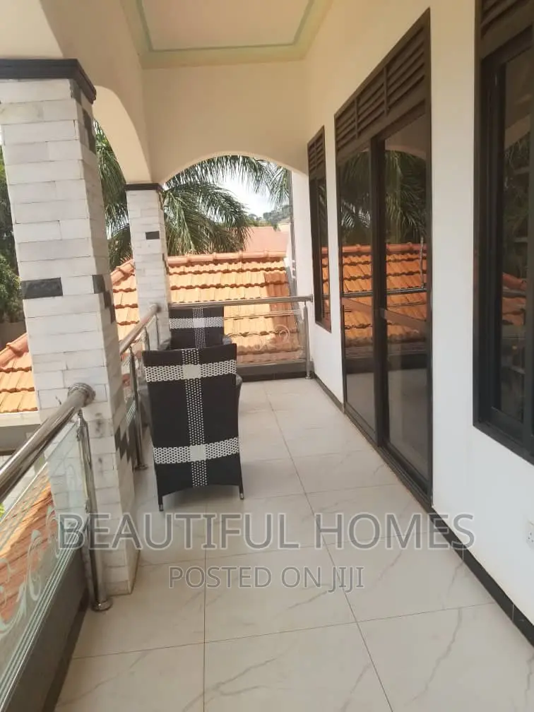Furnished 5bdrm Mansion in Kajjansi Lake View, Central Division