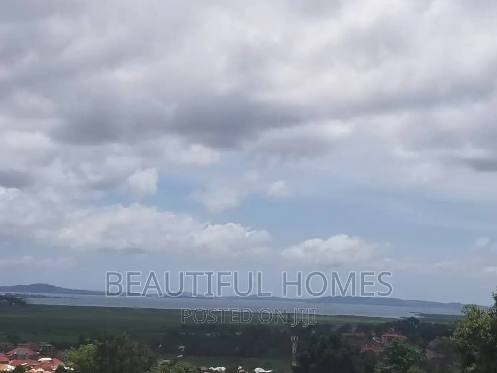 Furnished 5bdrm Mansion in Kajjansi Lake View, Central Division