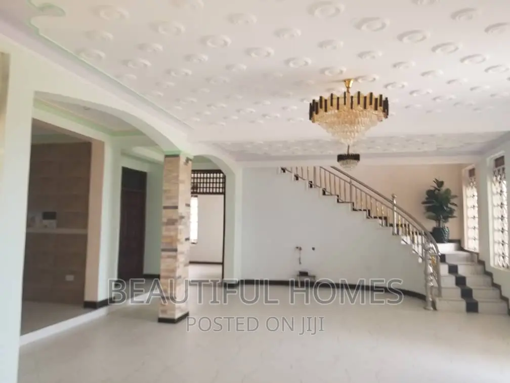 Furnished 5bdrm Duplex in Kajjansi Entebbe, Central Division for sale
