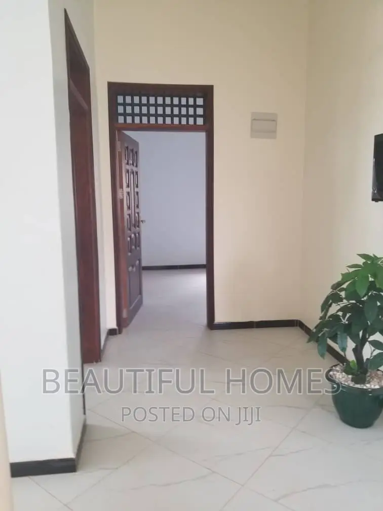 Furnished 5bdrm Duplex in Kajjansi Entebbe, Central Division for sale