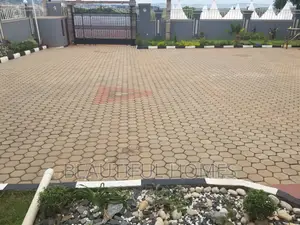 Furnished 5bdrm Duplex in Kajjansi Entebbe, Central Division for sale