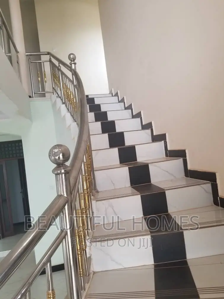 Furnished 5bdrm Duplex in Kajjansi Entebbe, Central Division for sale