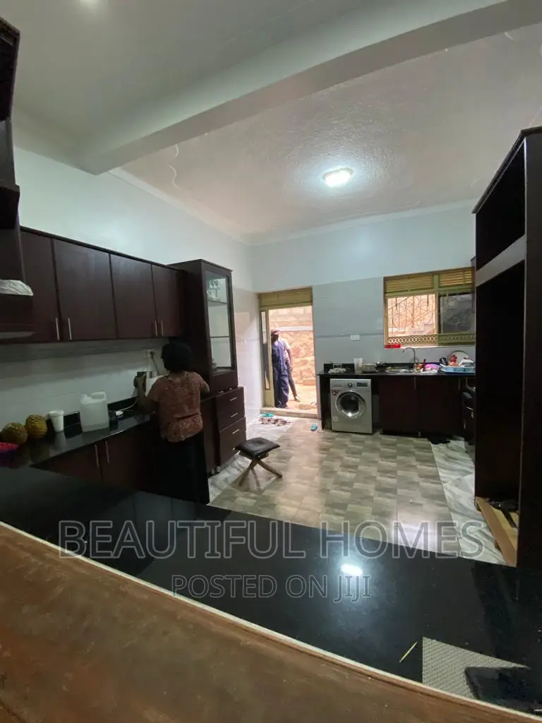 Furnished 5bdrm Mansion in Kitenda, Central Division for sale