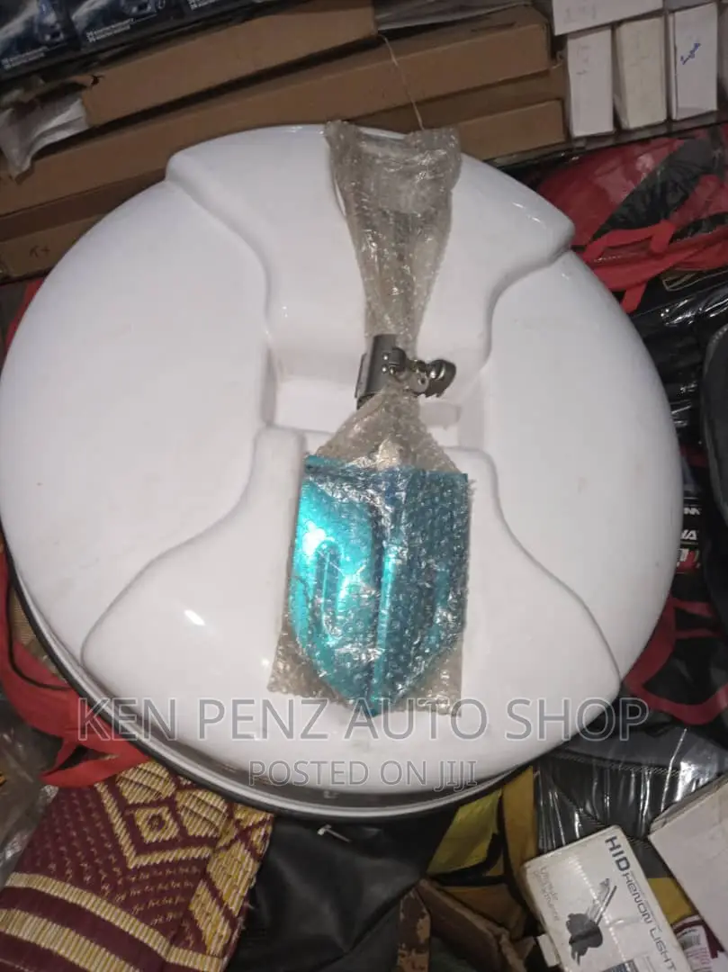 Car Spare Tyre Cover and Its Spade