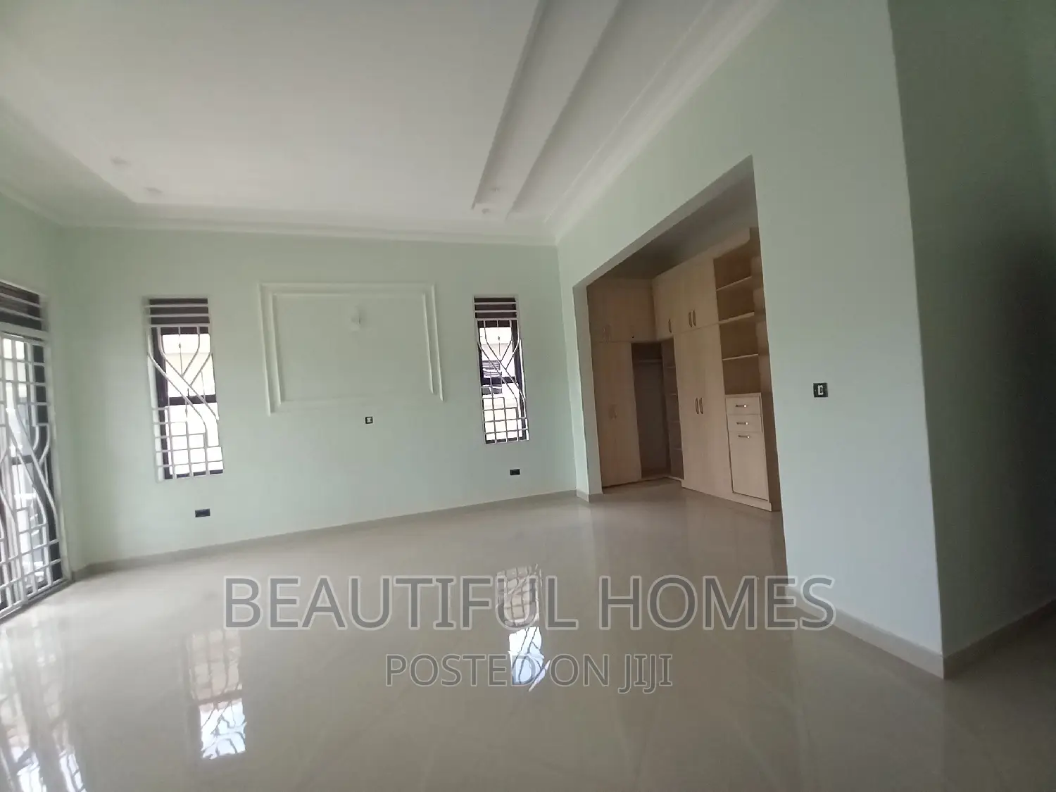 Furnished 5bdrm Bungalow in Kira for sale