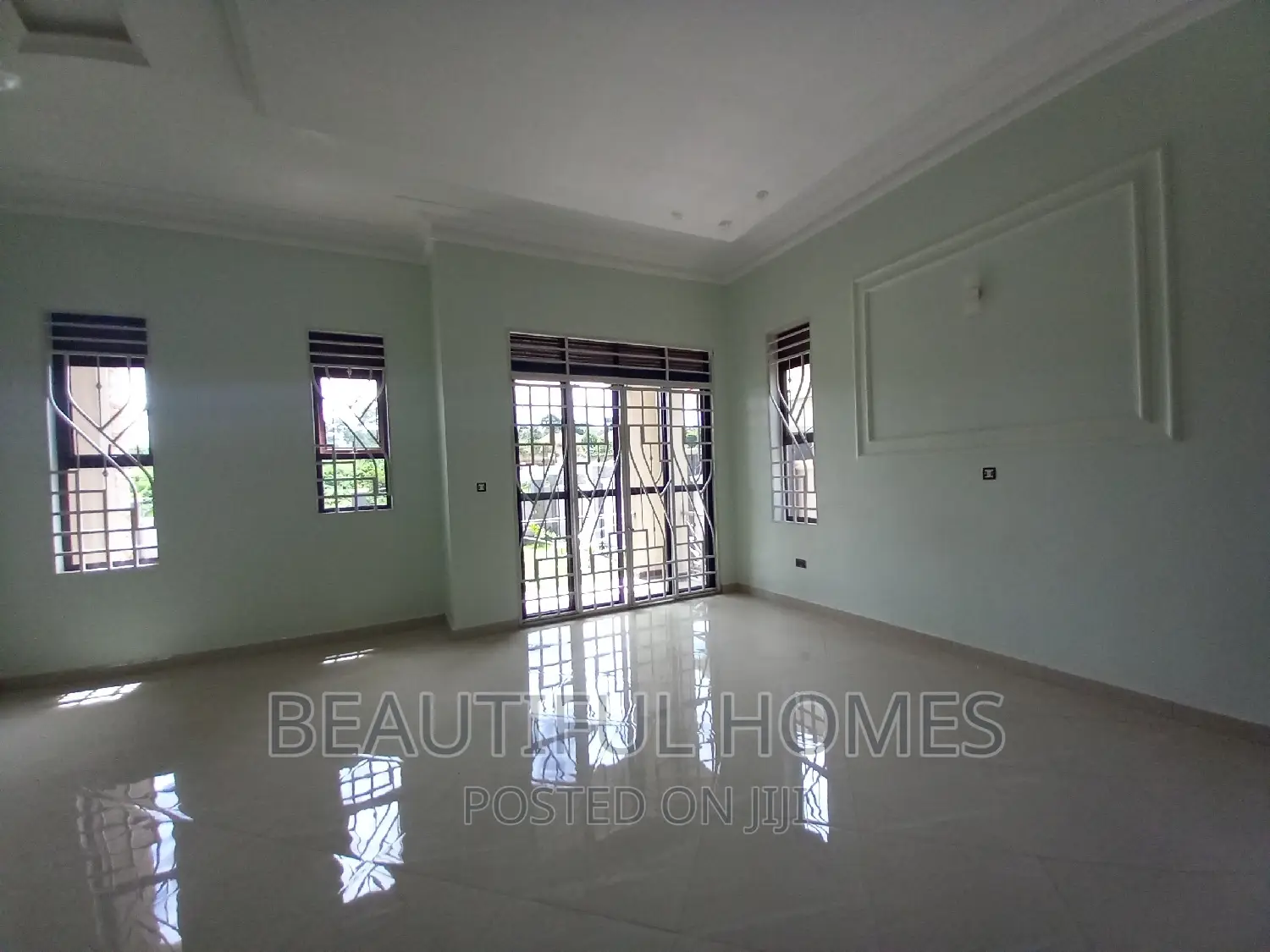 Furnished 5bdrm Bungalow in Kira for sale