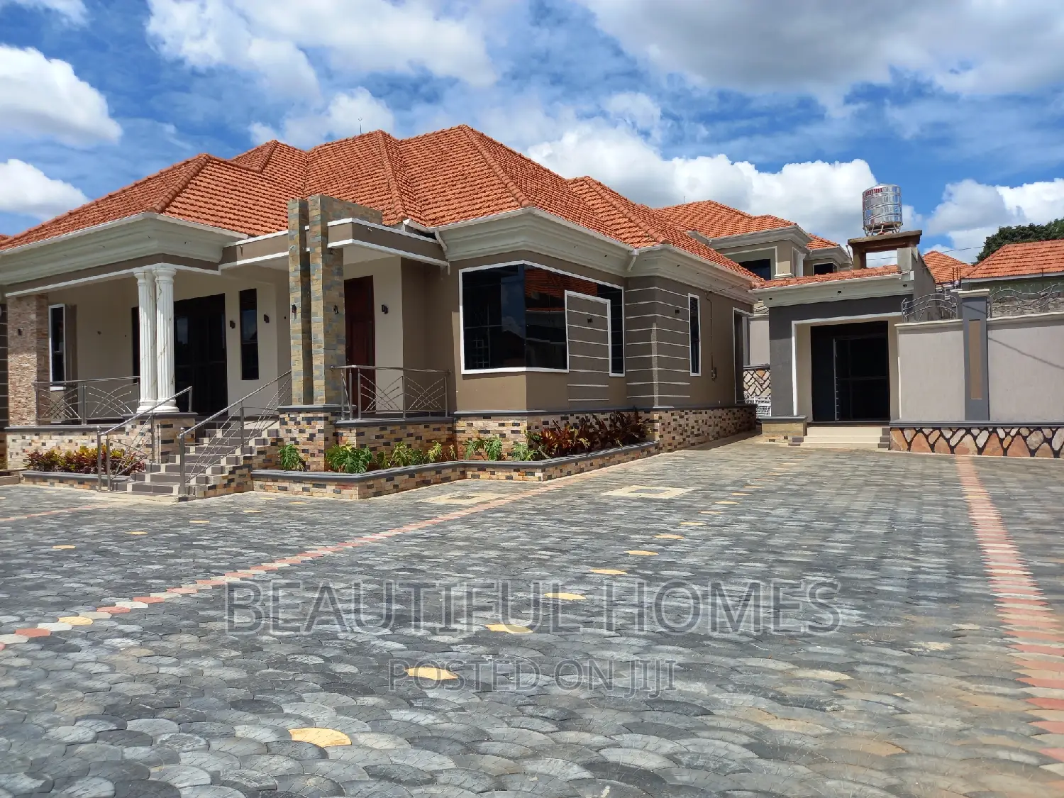 Furnished 5bdrm House in Kira for sale