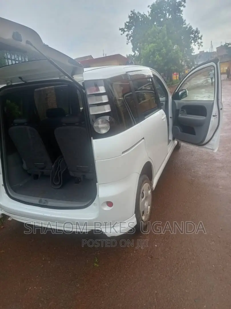 Toyota Sienta 2005 White