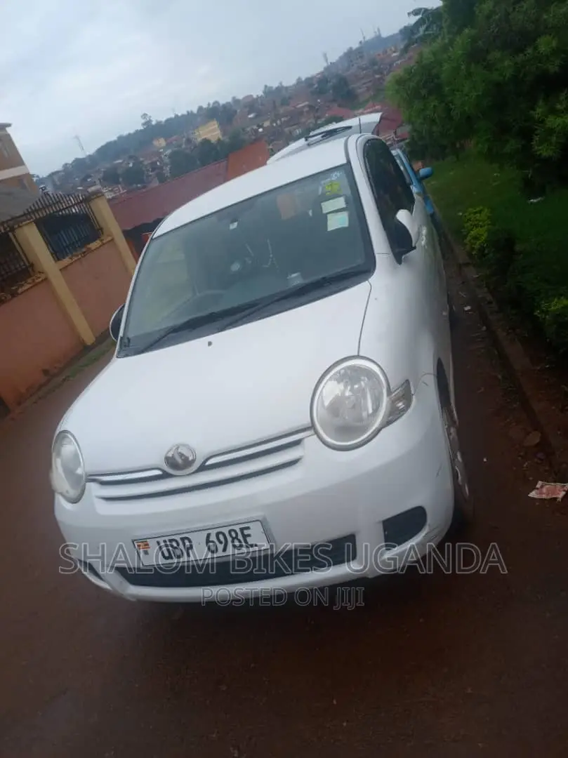 Toyota Sienta 2005 White