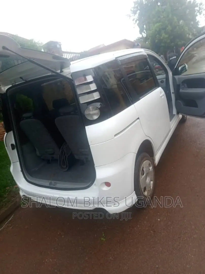 Toyota Sienta 2005 White