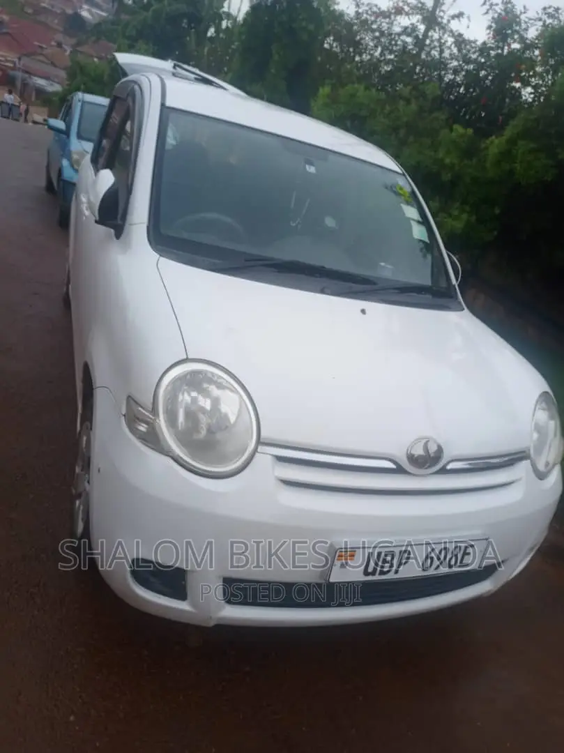 Toyota Sienta 2005 White