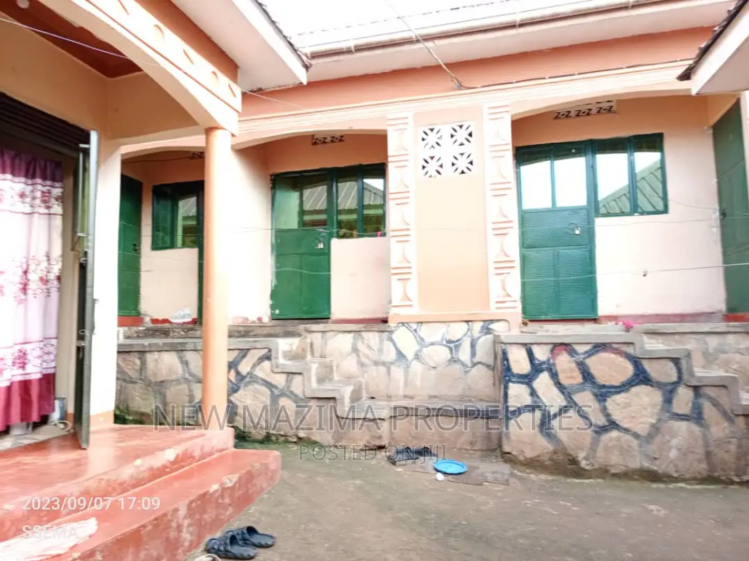 5bdrm House in Bulenga Town, Central Division for sale