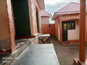 5bdrm House in Bulenga Town, Central Division for sale
