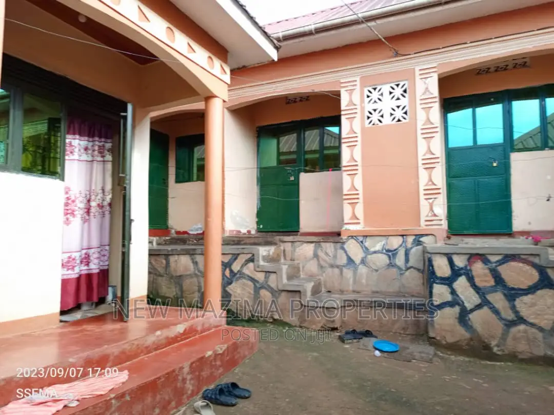 5bdrm House in Bulenga Town, Central Division for sale