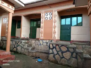 5bdrm House in Bulenga Town, Central Division for sale