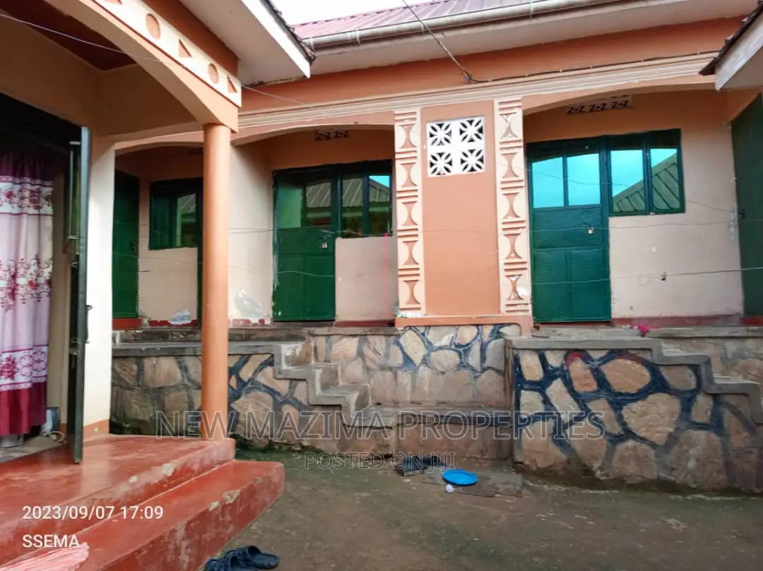 5bdrm House in Bulenga Town, Central Division for sale