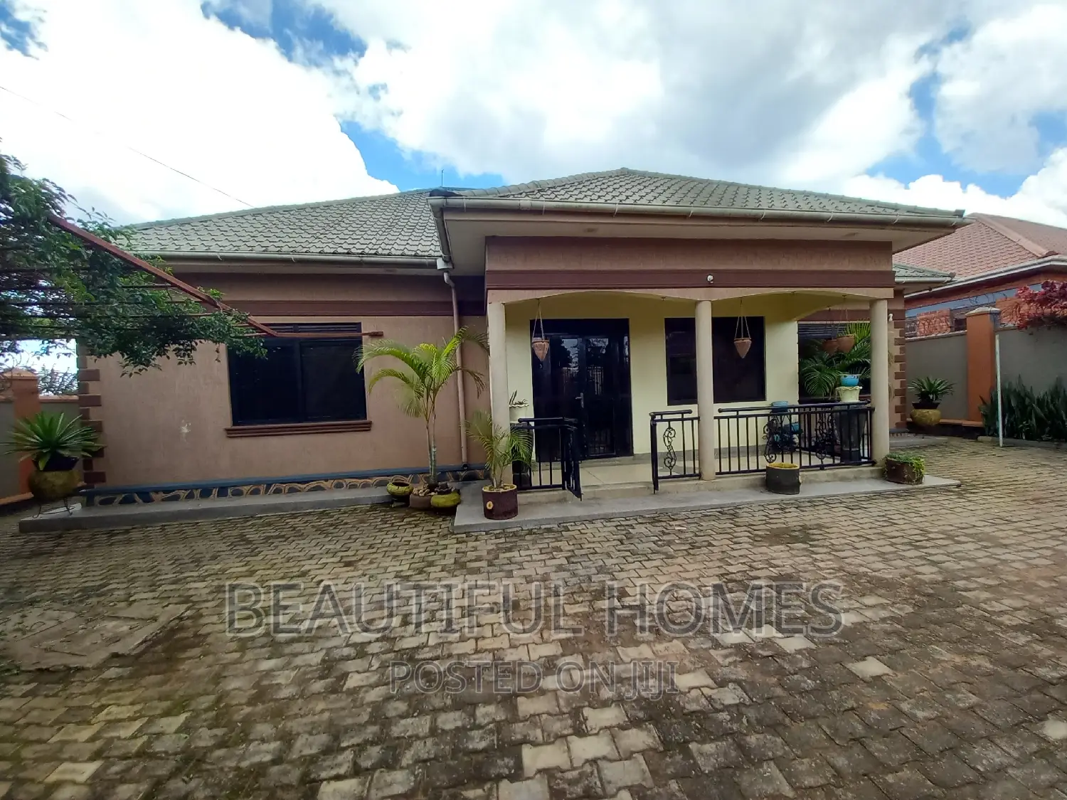 Furnished 4bdrm House in Kira for sale