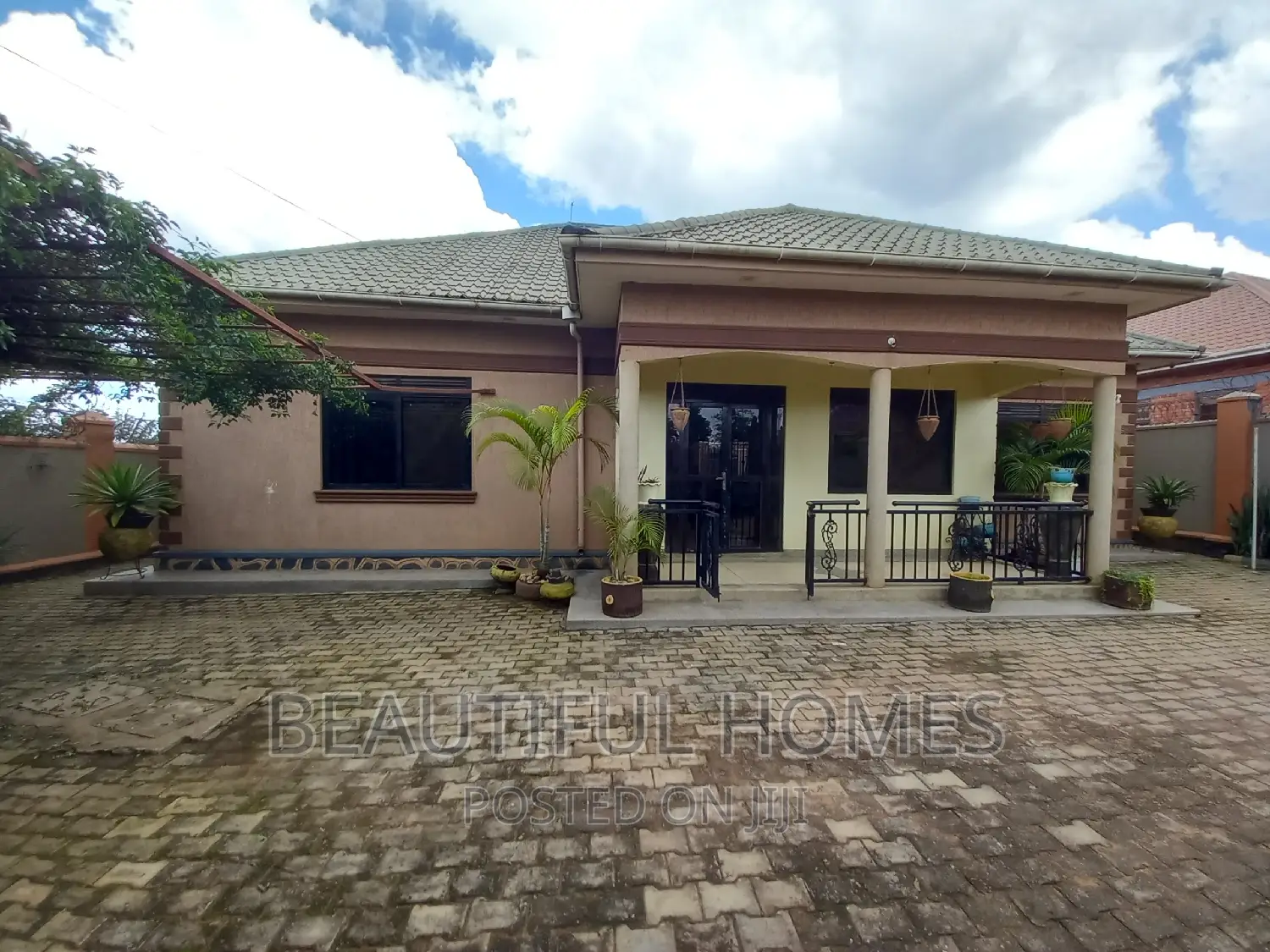 Furnished 4bdrm House in Kira for sale
