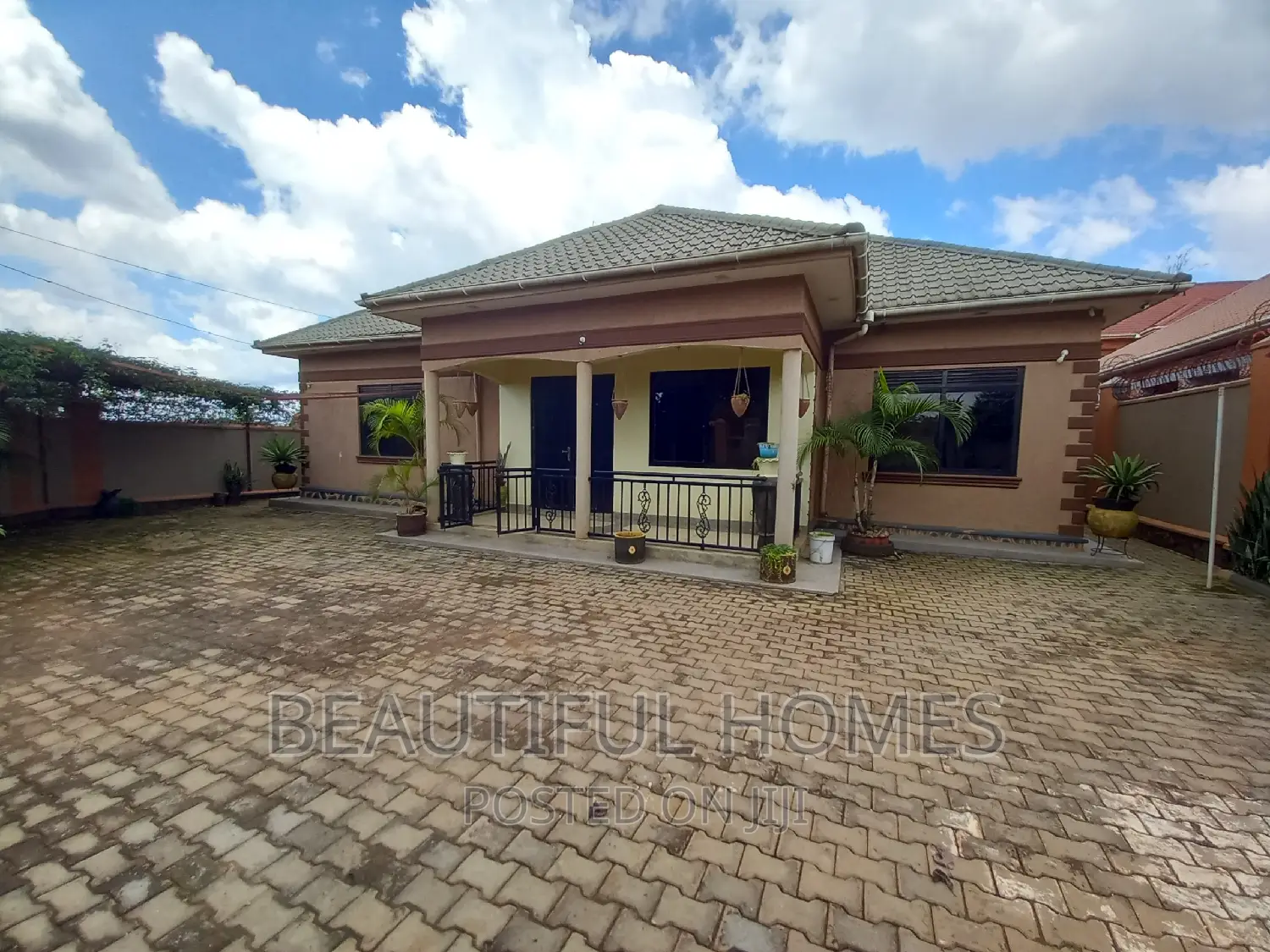 Furnished 4bdrm Bungalow in Kira for sale