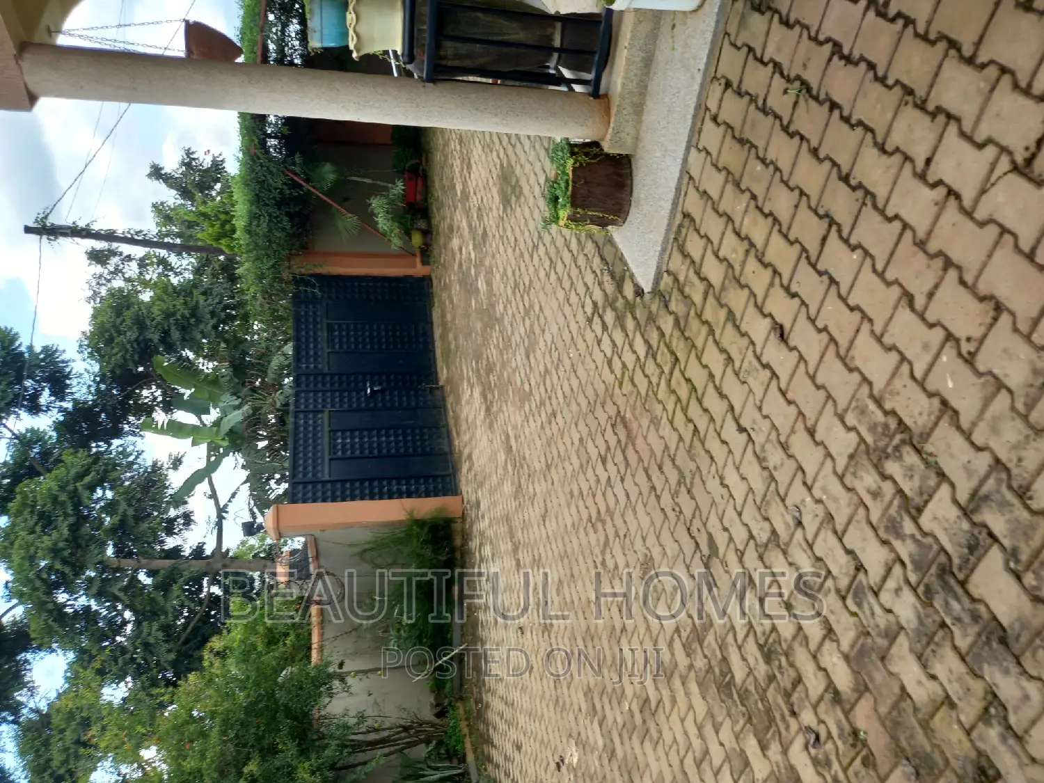 Furnished 4bdrm Bungalow in Kira for sale
