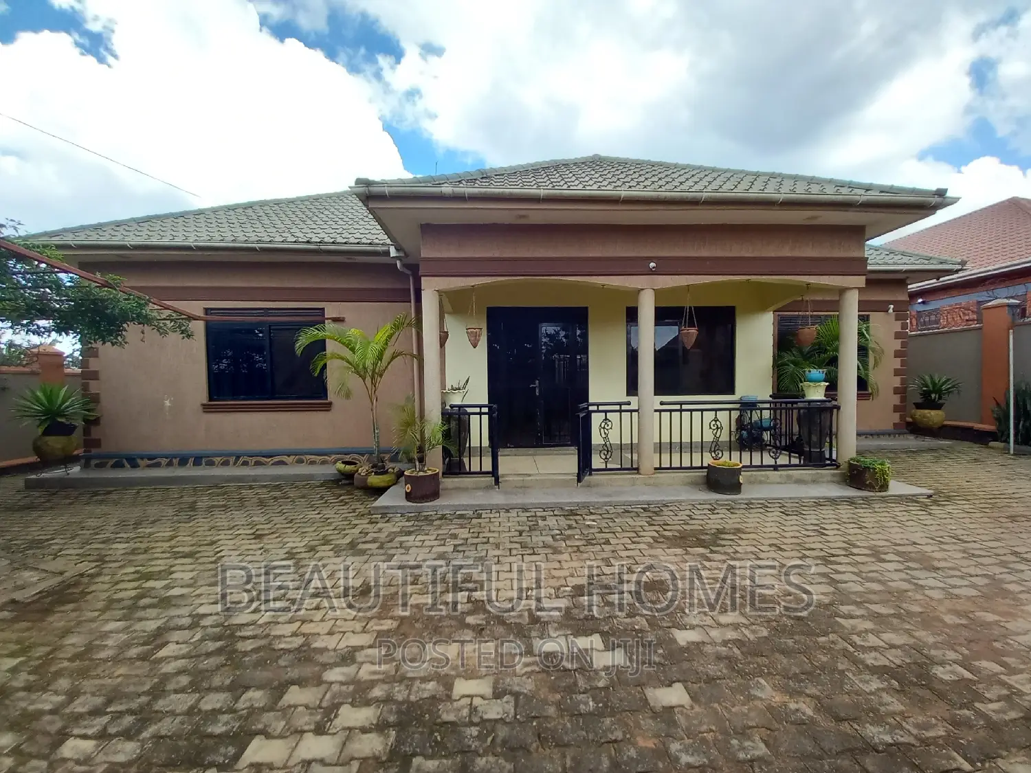 Furnished 4bdrm House in Kira for sale