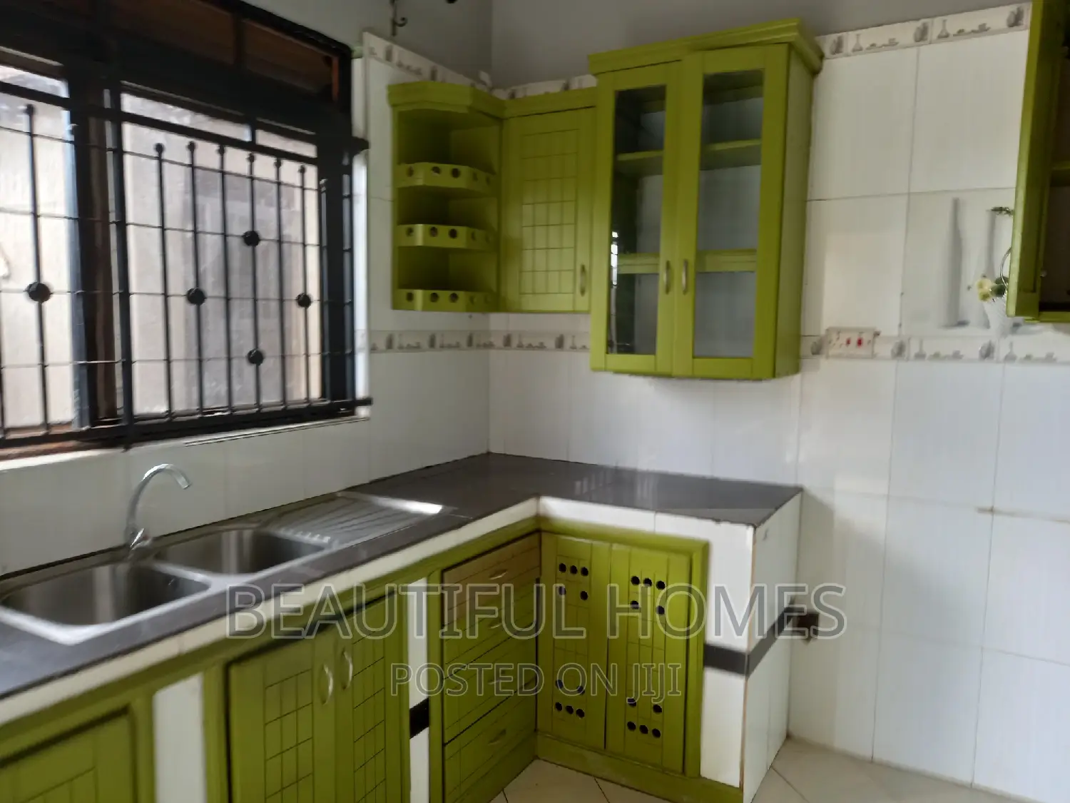 Furnished 4bdrm House in Kira for sale