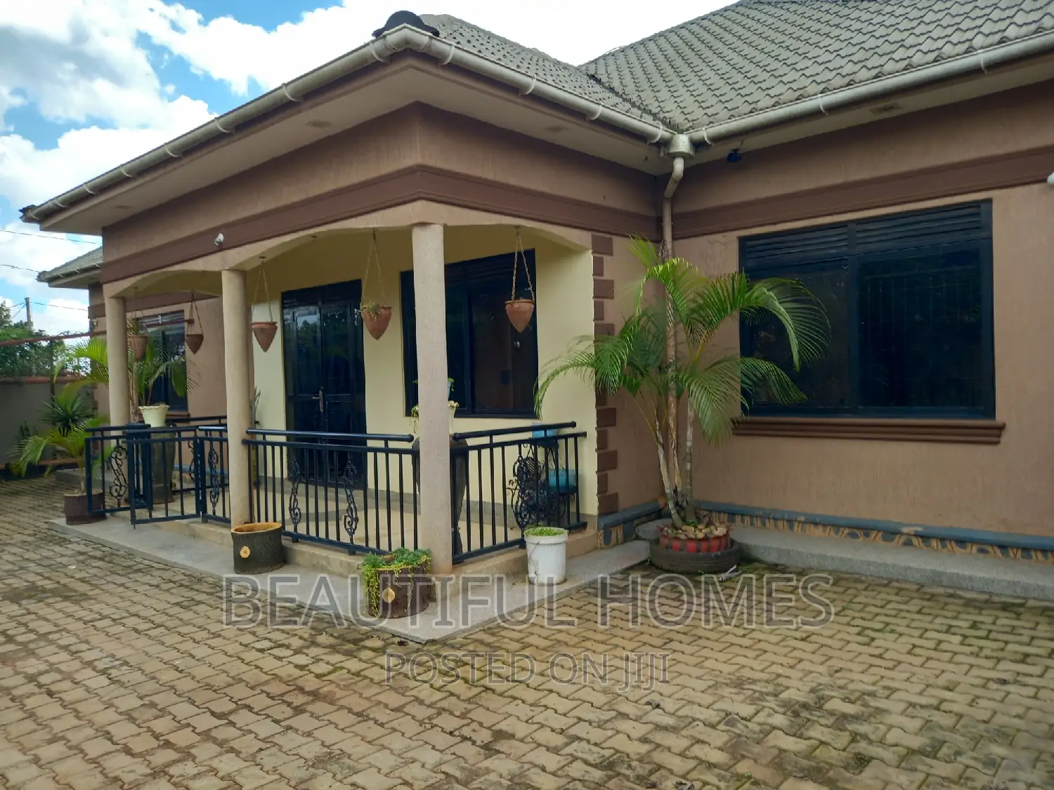 Furnished 4bdrm Bungalow in Kira for sale