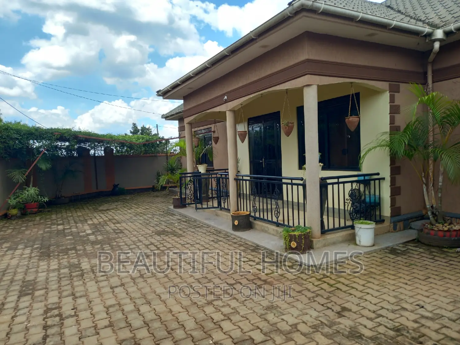 Furnished 4bdrm Bungalow in Kira for sale