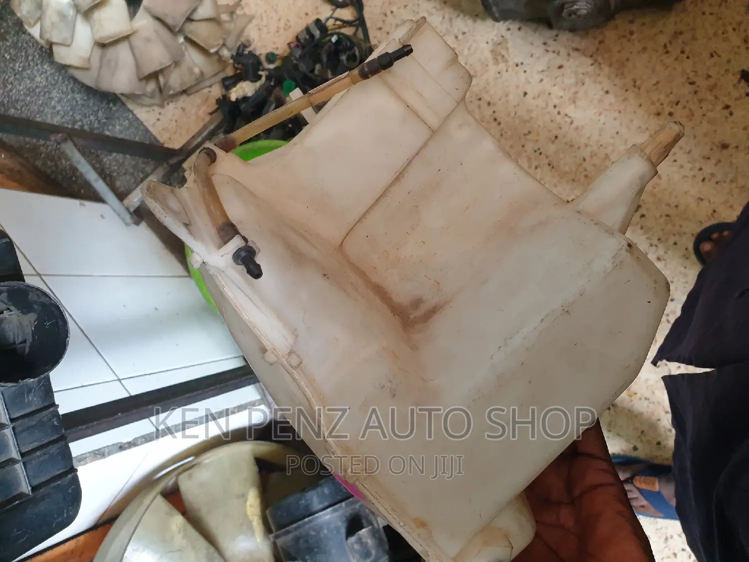 Wiper Water Jerrycan for Corolla 100