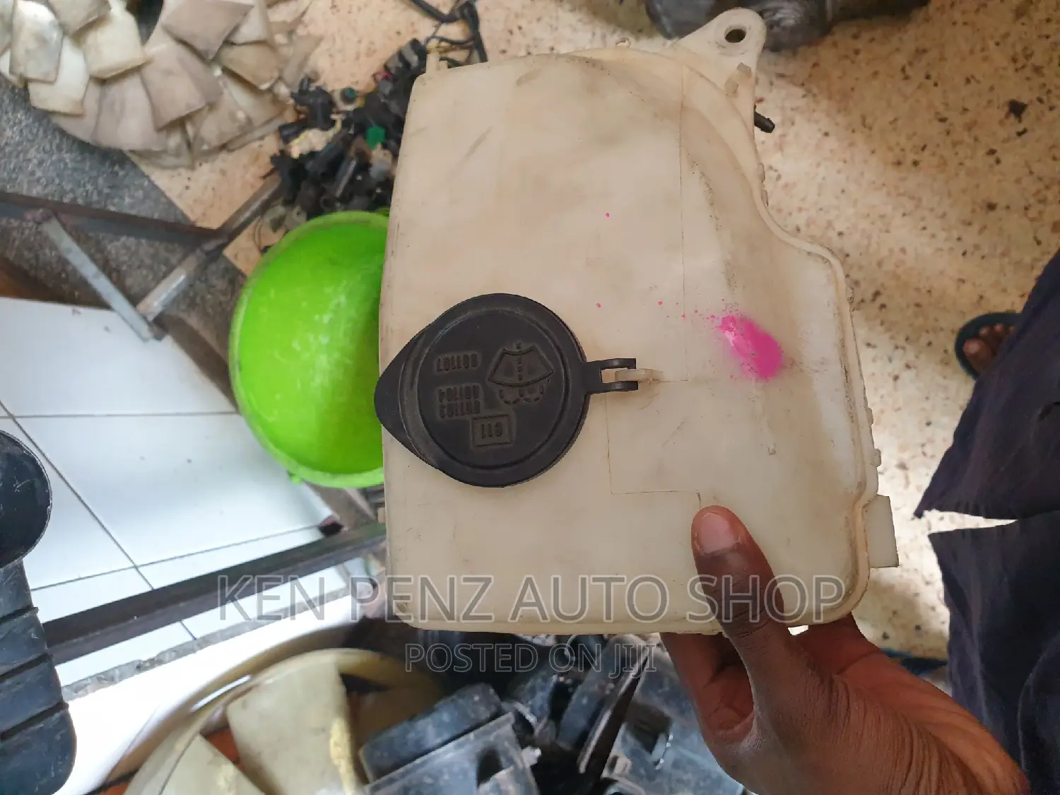 Wiper Water Jerrycan for Corolla 100