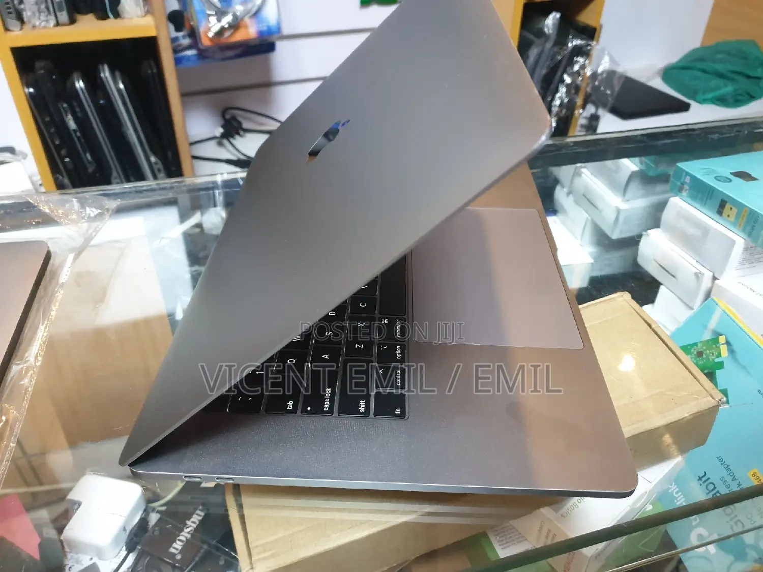 Laptop Apple MacBook Pro 2019 16GB Intel Core I7 SSD 512GB