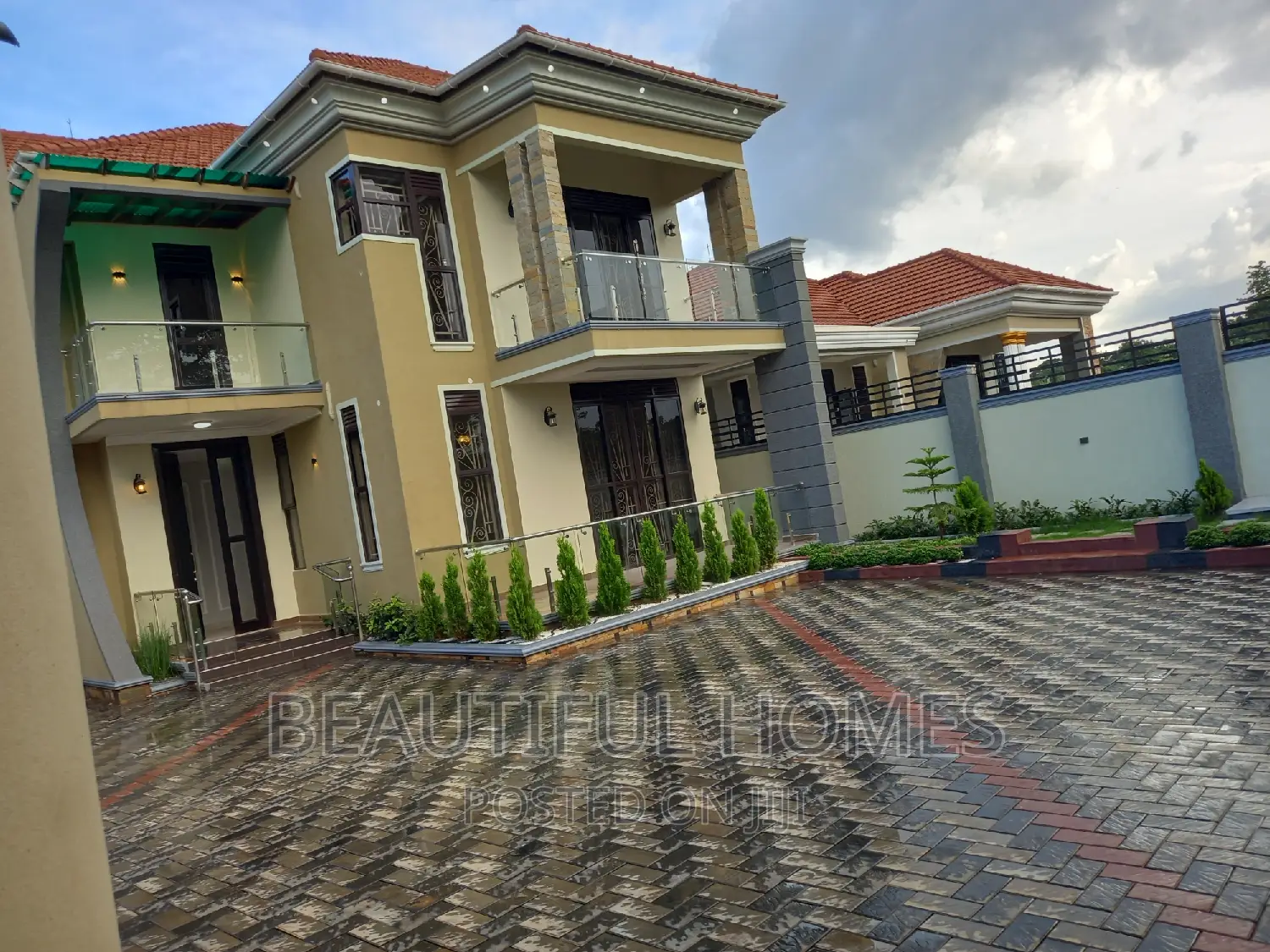 Furnished 6bdrm Duplex in Kira Mamerito Road for sale