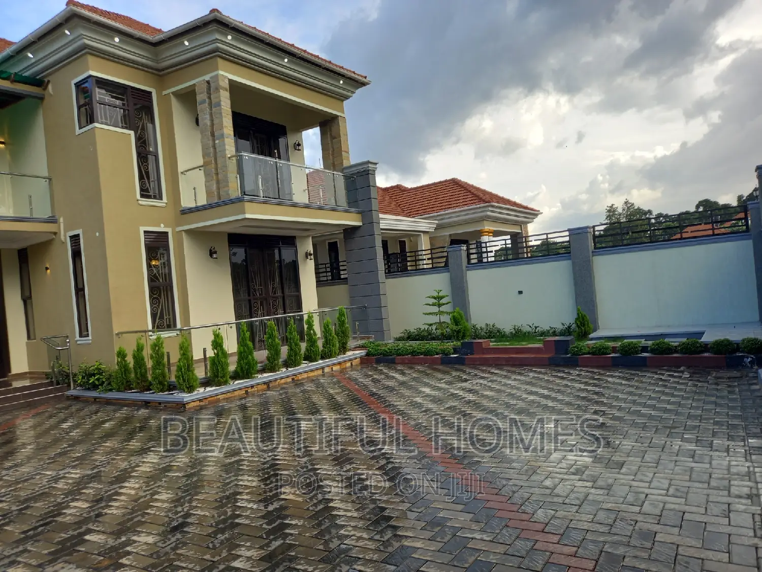 Furnished 6bdrm Duplex in Kira Mamerito Road for sale