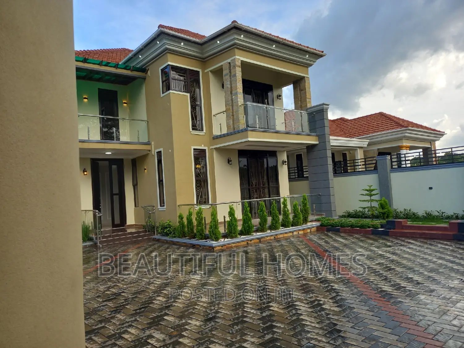 Furnished 6bdrm Mansion in Kira Five Star for sale