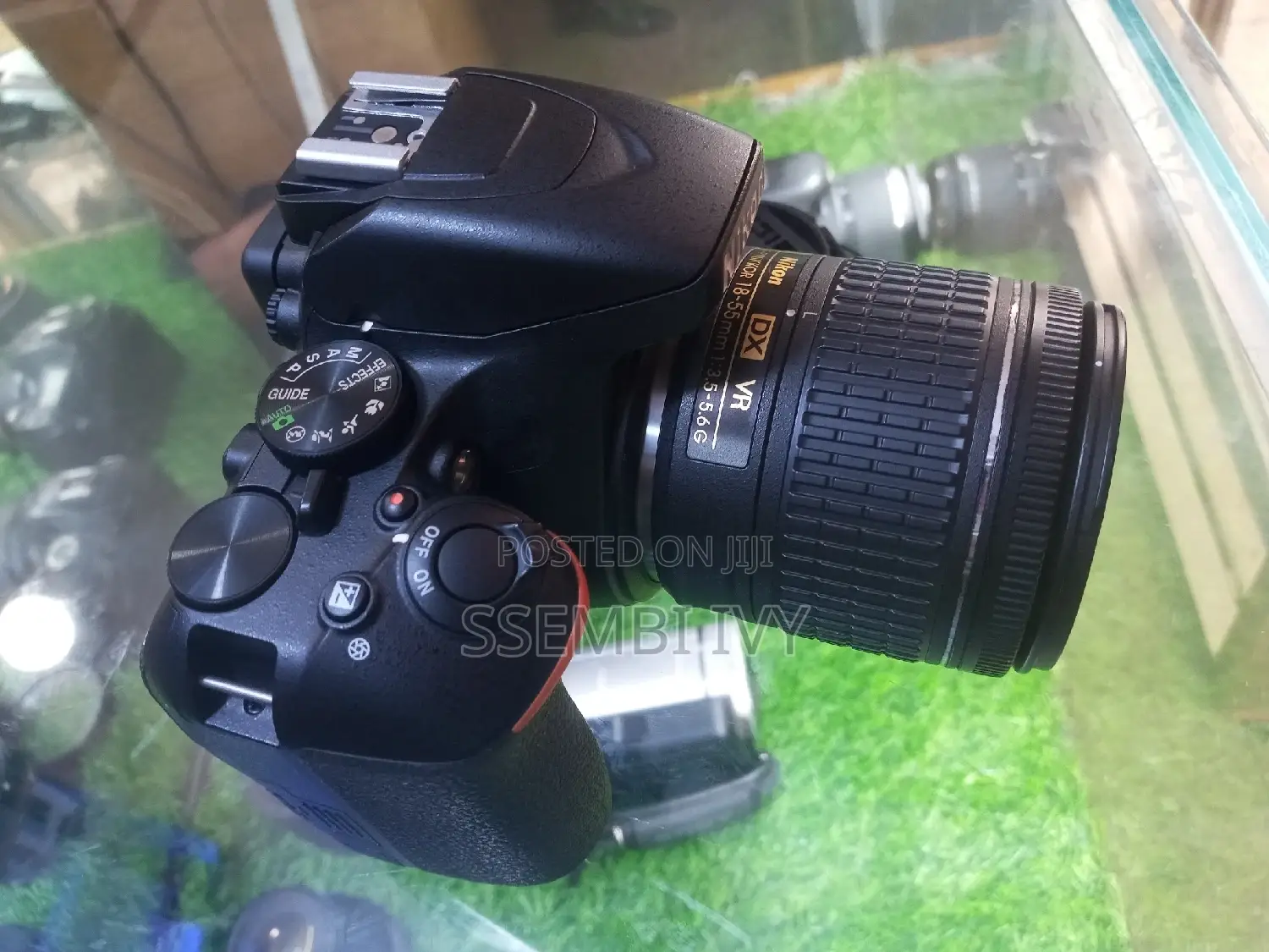Nikon D3500.