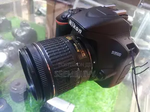 Nikon D3500.