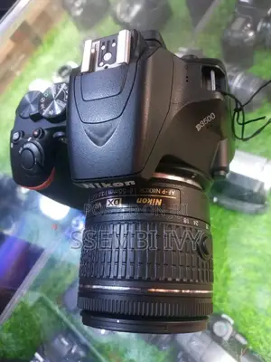 Nikon D3500.
