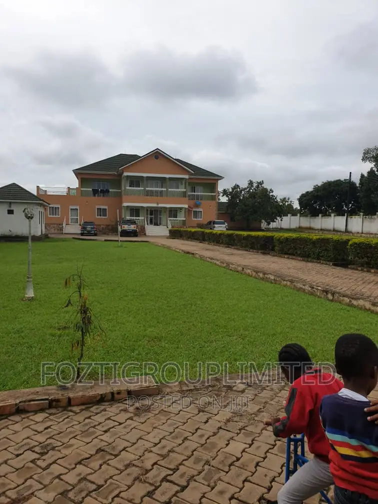 Furnished 5bdrm Villa in Makindye for sale