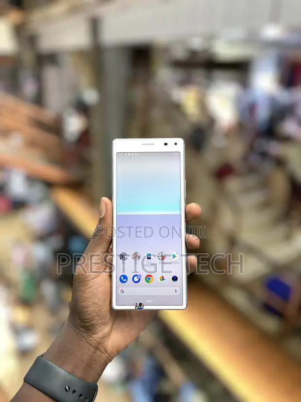 Sony Xperia 8 SOV42 64 GB White in Central Division - Mobile