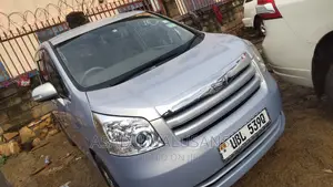 Photo - Toyota Noah 2008 Purple