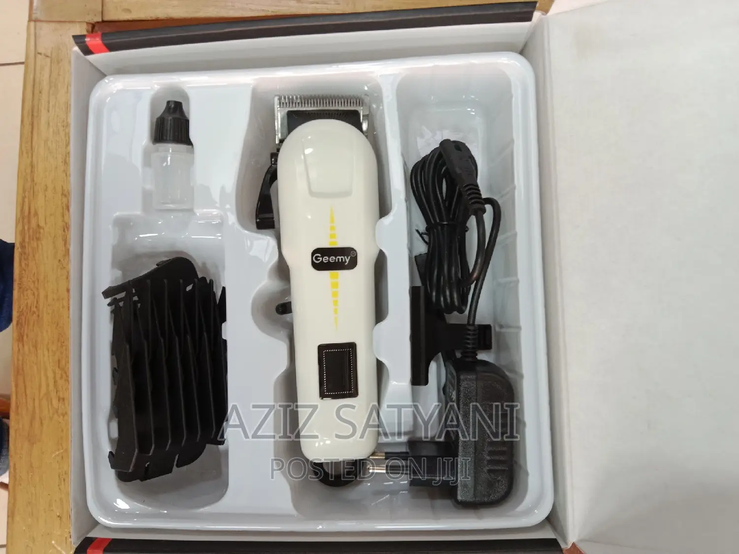Geemy GM-6008 Rechargeable 2000mah Batery Heavy Duty Trimmer